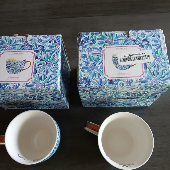 Lilly Pultzier Set Of 4 Mugs NWT - Picture 2 of 3